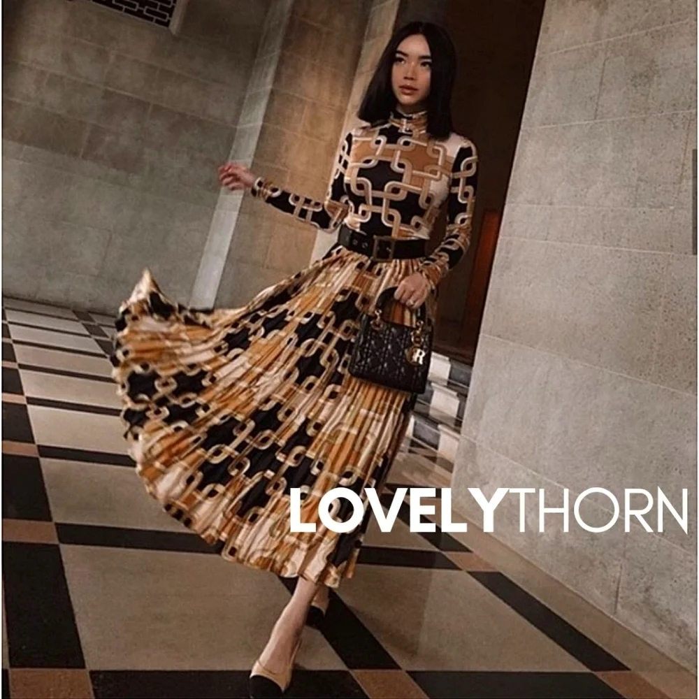 H&M // ltd ed richard allan pleated satin scarf print elastic waist long skirt - Picture 4 of 12